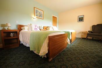 Twin bedroom